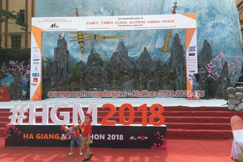 Sân khấu chương trình Hà Giang Marathon 2018