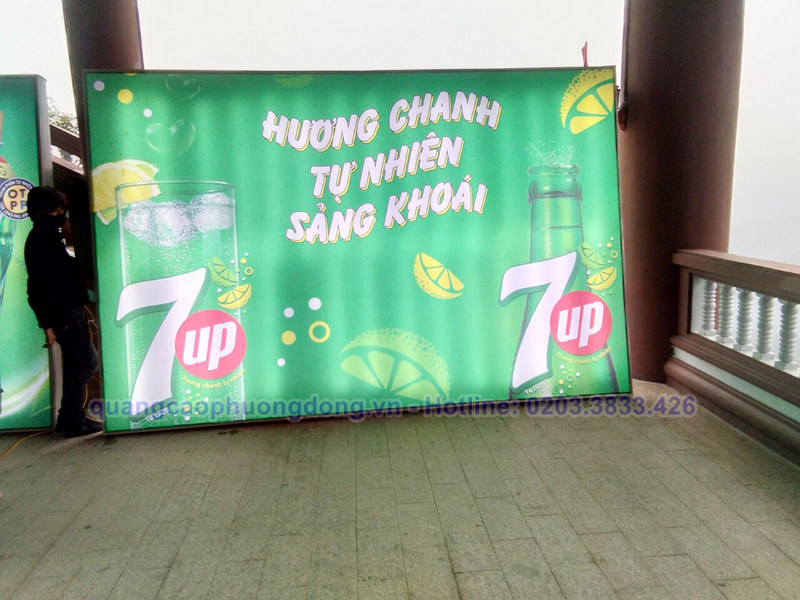 Hộp đèn quảng cáo tại chùa Yên Tử, Quảng Ninh