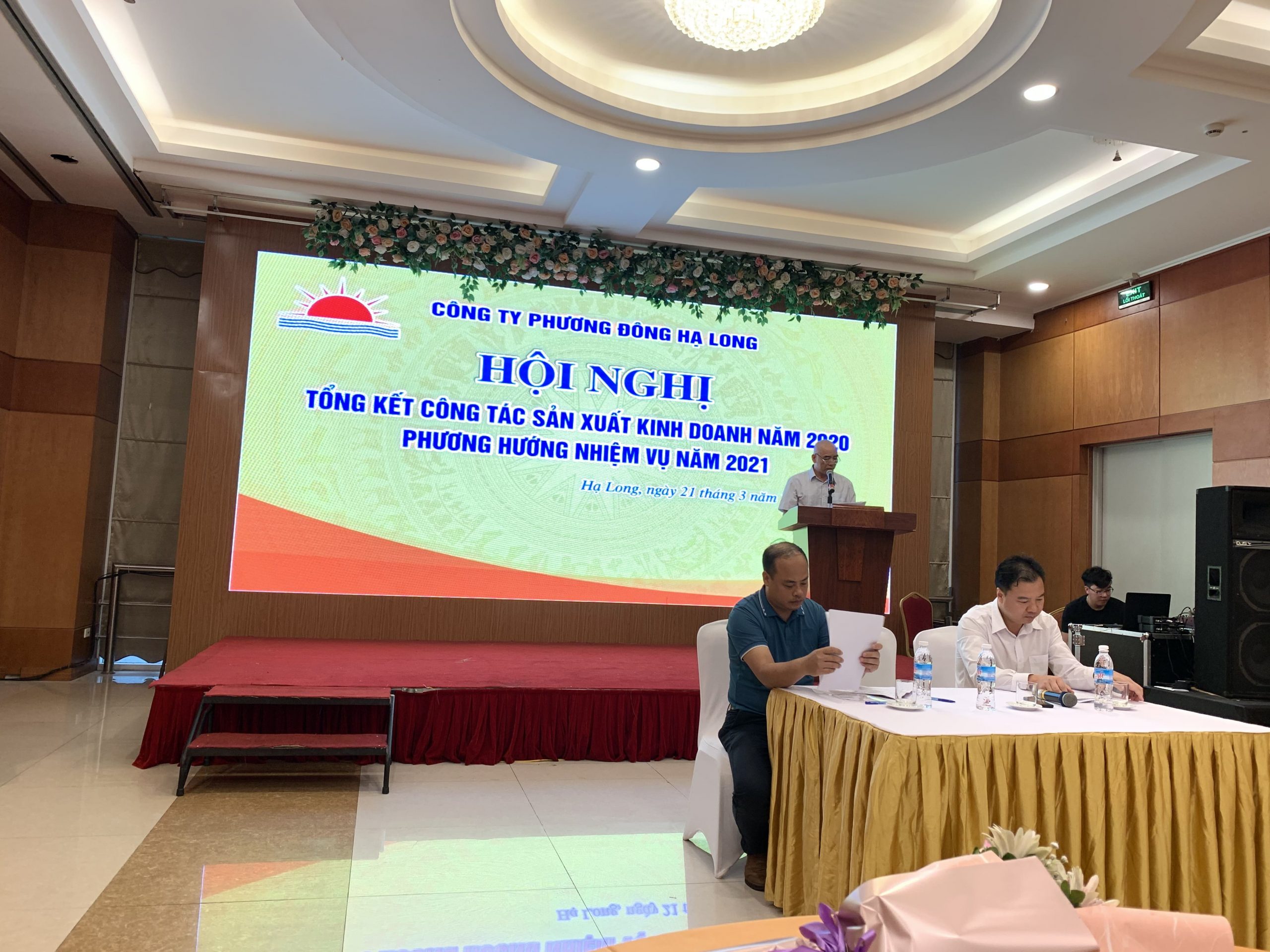 Ông Trịnh Văn Đông - Tổng Giám Đốc trình bày báo cáo kết quả SXKD năm 2020