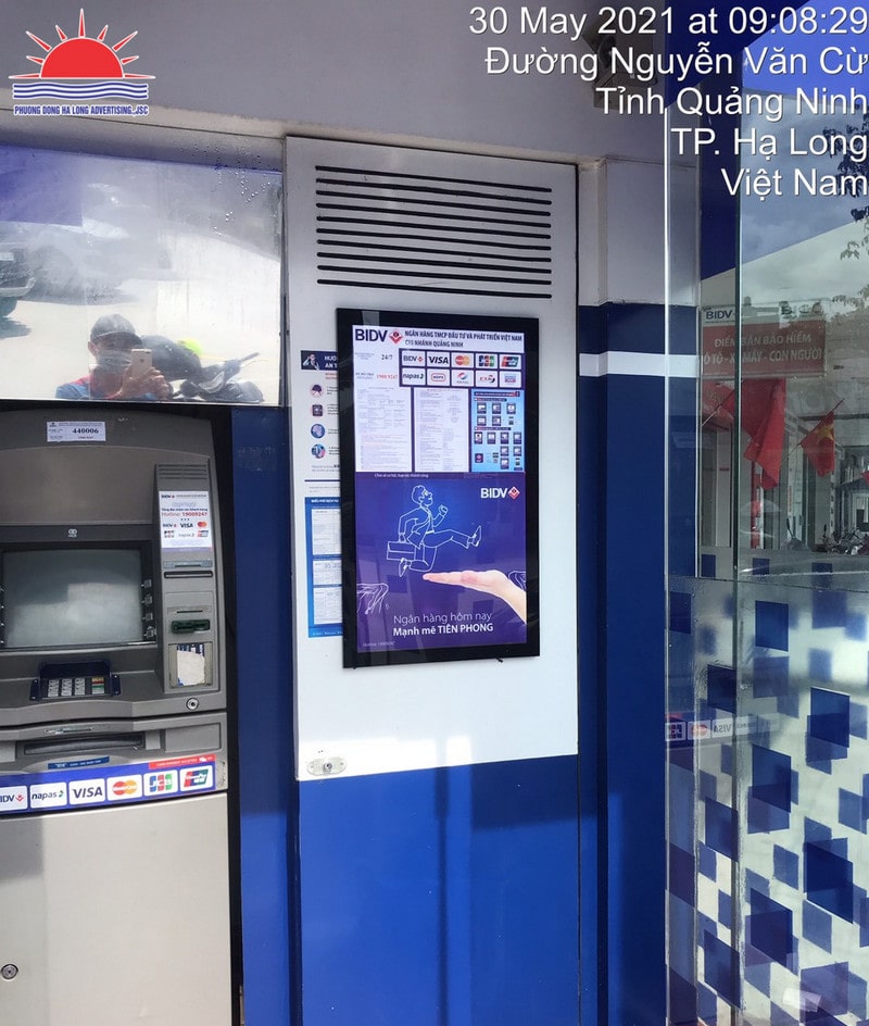 Tranh điện tại cây ATM