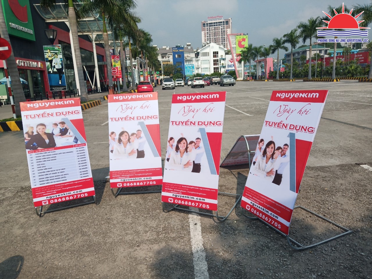 Standee chân sắt cho siêu thị